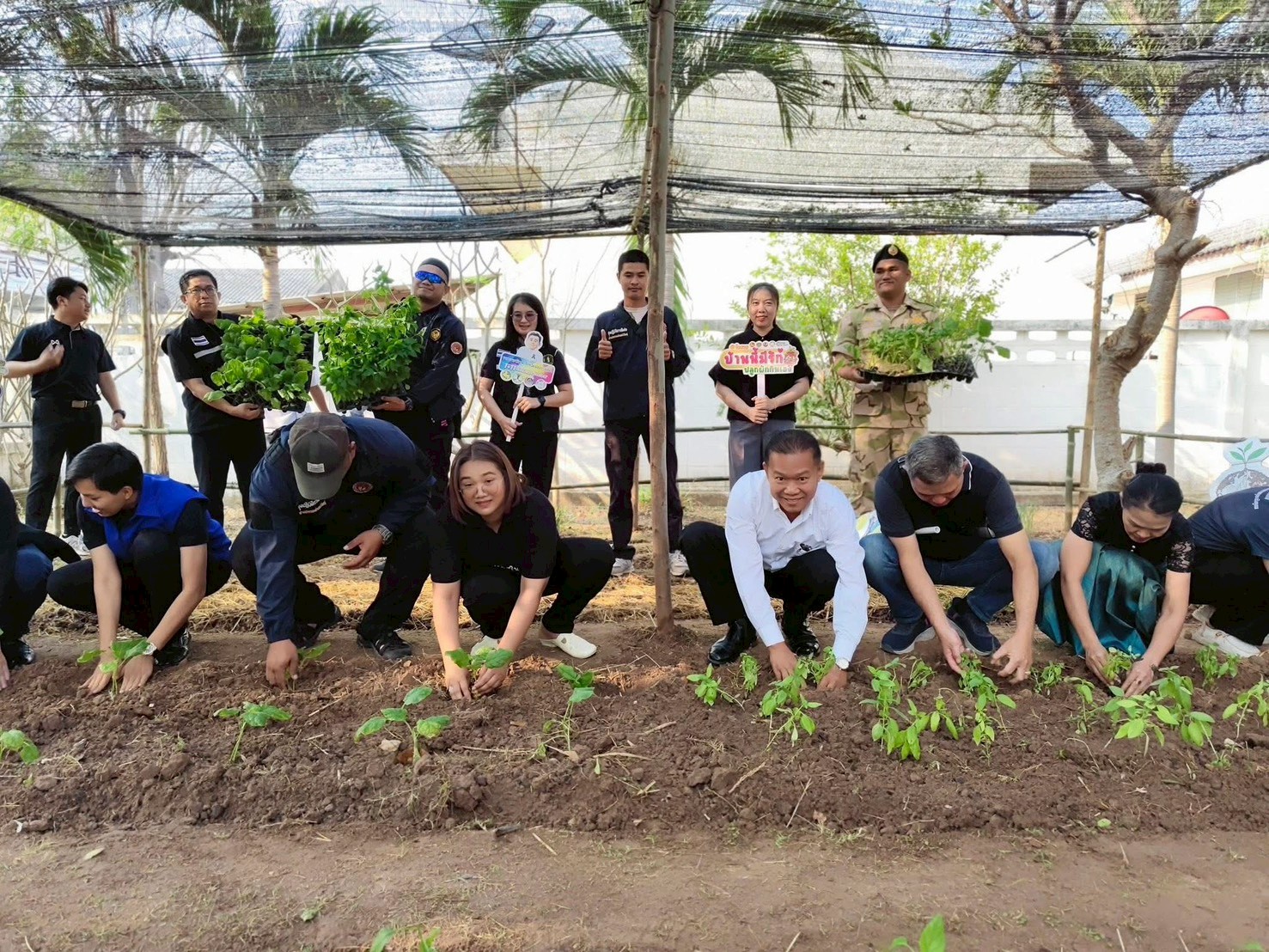 "ผู้นำทำก่อน " พช.บัวใหญ่ น้อมนำแนวพระราชดำริฯ เพื่อต่อยอดและขยายผล สู่ปฏิบัติการปลูกผักสวนครัว เพื่อสร้างความมั่นคงทางอาหาร ภายใต้กรอบแนวคิดการเปลี่ยนแปลงให้เกิด สิ่งที่ดีขึ้น “ปรับเปลี่ยนดี ชีวีมีสุข” (Change for 5G Plus)